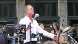 Ο Sting τραγουδά το “Englishman In New York” живу в Нью-Йорку