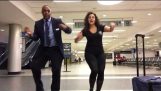 공항에서 춤