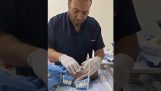 הרופא מחזיר תינוק שזה עתה נולד לחיים