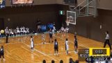 Spennende avslutning på en skolebasketkamp (Japan)