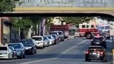 An einer Kreuzung kollidieren zwei Feuerwehrautos