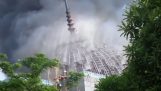 De gigantische koepel van een moskee stort in (Indonesië)