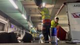 Manipuladores de equipaje en el aeropuerto de Melbourne