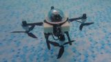 Waterdichte drone die vliegt en onder water duikt