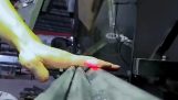 בדיקת חיישני בטיחות במכונת חיתוך