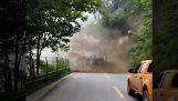 Huge landslide (China)