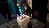 עוגת חתונה אלבמה עם מילוי LSU
