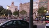 巴塞罗那: 一位美国游客通过街头商贩袭击