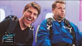 Tom Cruise síly James Corden do Skydive
