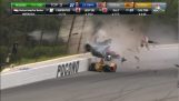 Děsivé nehoda v IndyCar