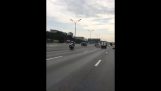 Berusad kvinna orsakar olyckor i rysk motorväg