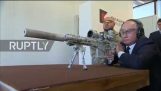 Putin testează pusca cu luneta lui recente Kalașnikov lui