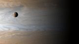 Цассини сонда на Јупитеру и два његових месеца