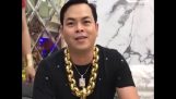Золотой человек, вьетнамский миллиардер пристрастился к золоту, покупает золотую шапку
