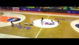 Orosz szalag tánc egy kosárlabda játék megnyitása