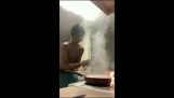 Uomo inizia fuoco mentre cercando di cucinare Tater Tots