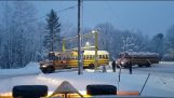 Stroj na odstraňovanie snehu zo školských autobusov