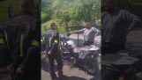 Trolling un motociclista