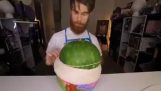 Gummiband runt en vattenmelon