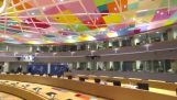 EU議会のギャングスタイルの挨拶