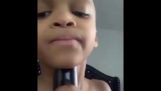 En pojke använder sin mormors röstlåda för att skapa musik för automatisk inställning