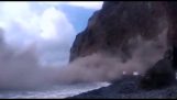 Spektakulärer Erdrutsch auf einer Klippe in La Gomera, Spanien