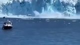 Le moment où un iceberg s'effondre