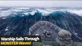 Krigsskib er ramt af enorme bølger