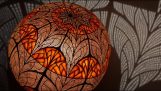 Polsk kunstner som lager kalabasbaserte lamper