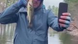 Selfie-ul cu peștele eșuează
