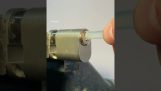 Tip til at fjerne en ødelagt nøgle fra en lås