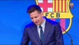 Messi tårar inför starten av sin presskonferens till stående ovationer