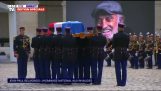 Jean-Paul Belmondo temetése, with music from the movie “The Professional” zenekar előadásában