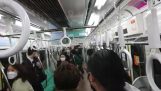 Нападение с ножом в токийском метро