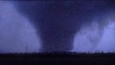 Massiv Missouri-tornado filmet om natten