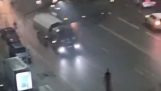 Kazajstán: Multitud ataca un vehículo blindado de transporte de personal