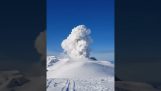 Извержение вулкана Эбеко