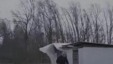 Asigurarea unui acoperiș șopron de vântul puternic