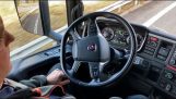 スウェーデンの自動トラック運転