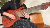 “Ingenting annat spelar någon roll” på en 14-strängad gitarr