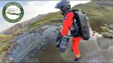 Rettungssanitäter in den Bergen… auf einem Jetpack