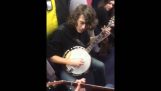Duellierende Banjos in einem englischen Zug
