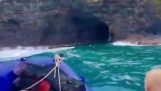 ワイアワクア洞窟への短い海旅行