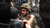 Egy katona Bejrútban könnyező
