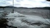 Лед се топи в Piseco езеро