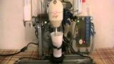 آلة لصنع مخفوق الحليب بالايس كريم