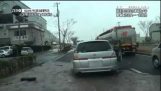 Zábery z kamery, nájsť v aute po cunami