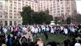 Şili'deki öğrenciler "Thriller" dans protesto ediyoruz