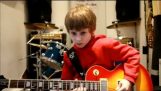 Ο 8χρονος κιθαρίστας