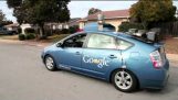 Ведущий автомобиль Google автономный